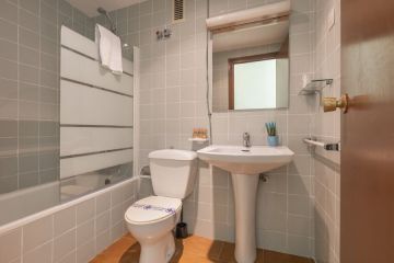 H Sierra de Arcos <br /> Bathroom