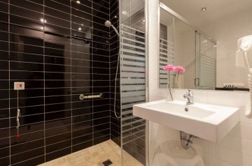 Hotel Universidades 3 stars <br /> MotoGP Valencia